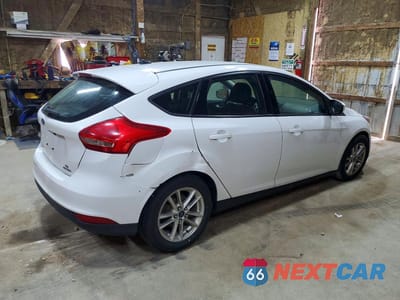 Trzecie zdjęcie samochodu z tyłu: 2016 FORD FOCUS SE VIN:1FADP3K27GL217394 - miniatura