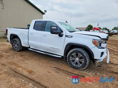 Czwarte zdjęcie samochodu z boku: 2020 GMC SIERRA K1500 SLE VIN:1GTV9BET9LZ321562 - miniatura