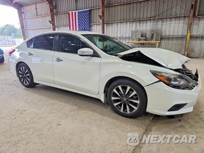 Czwarte zdjęcie samochodu z boku: 2017 NISSAN ALTIMA 2.5 SL VIN:1N4AL3AP7HC233849 - miniatura