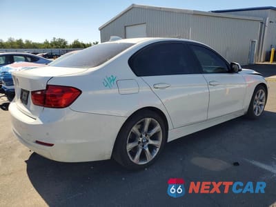 Trzecie zdjęcie samochodu z tyłu: 2015 BMW 320 I VIN:WBA3B1G59FNT05407 - miniatura