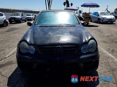 Piąte zdjęcie samochodu w środku: 2003 MERCEDES-BENZ C 32 AMG KOMPRESSOR VIN:WDBRF65J13F411496 - miniatura