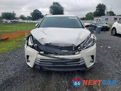 Piąte zdjęcie samochodu w środku: 2018 TOYOTA HIGHLANDER XLE VIN:5TDJZRFHXJS822587 - miniatura