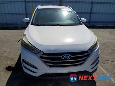 Piąte zdjęcie samochodu w środku: 2017 HYUNDAI TUCSON SE VIN:KM8J33A47HU283916 - miniatura