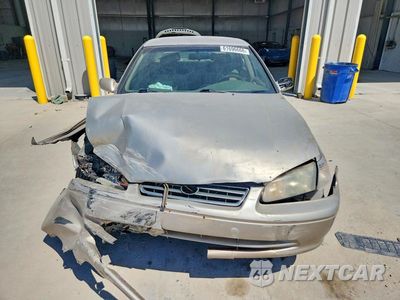 Piąte zdjęcie samochodu w środku: 2001 TOYOTA CAMRY CE VIN:4T1BG22K71U772502 - miniatura