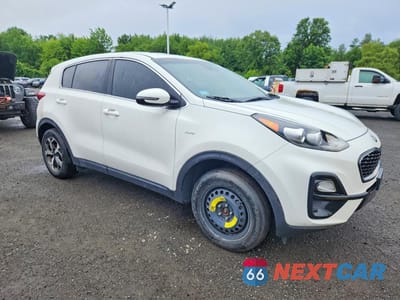 Czwarte zdjęcie samochodu z boku: 2020 KIA SPORTAGE LX VIN:KNDPMCAC3L7704010 - miniatura