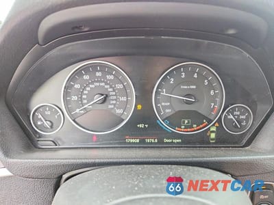Zdjęcie 9 z 12 samochodu: 2015 BMW 328 XI SULEV VIN:WBA3B5G56FNS11718 - miniatura