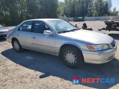 Czwarte zdjęcie samochodu z boku: 2001 TOYOTA CAMRY LE VIN:4T1BG22KX1U864705 - miniatura
