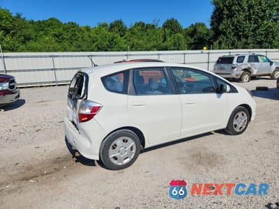 Trzecie zdjęcie samochodu z tyłu: 2013 HONDA FIT VIN:JHMGE8H32DC082233 - miniatura