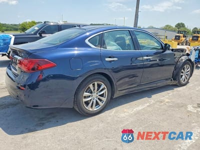 Trzecie zdjęcie samochodu z tyłu: 2019 INFINITI Q70 3.7 LUXE VIN:JN1BY1AP9KM505505 - miniatura