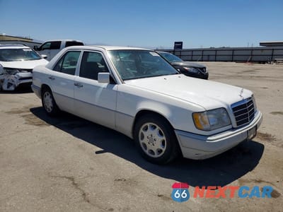 Czwarte zdjęcie samochodu z boku: 1994 MERCEDES-BENZ E 320 VIN:WDBEA32E2RC125900 - miniatura