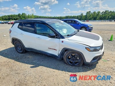 Czwarte zdjęcie samochodu z boku: 2023 JEEP COMPASS TRAILHAWK VIN:3C4NJDDN3PT544277 - miniatura