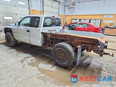 Drugie zdjęcie samochodu z przodu: 2002 DODGE DAKOTA SPORT VIN:1B7GG32X82S697320 - miniatura