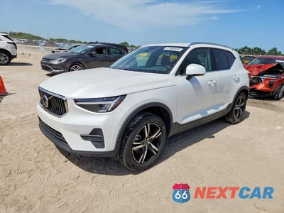 2025 VOLVO XC40 CORE YV4L12UJ5S2544331 - główne zdjęcie licytacji z USA - miniatura