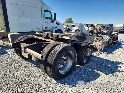 Trzecie zdjęcie samochodu z tyłu: 2018 FREIGHTLINER CASCADIA 125 TRUCK CAB AND CHASSIS VIN:3AKJGLDR2JSHU4578 - miniatura
