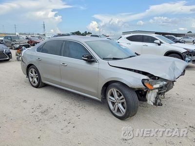 Czwarte zdjęcie samochodu z boku: 2014 VOLKSWAGEN PASSAT SE VIN:1VWBT7A32EC084097 - miniatura