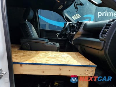Piąte zdjęcie samochodu w środku: 2024 RAM 3500 TRADESMAN VIN:3C63RRGL3RG295330 - miniatura