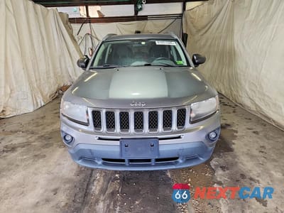 Piąte zdjęcie samochodu w środku: 2014 JEEP COMPASS SPORT VIN:1C4NJDBB8ED506135 - miniatura