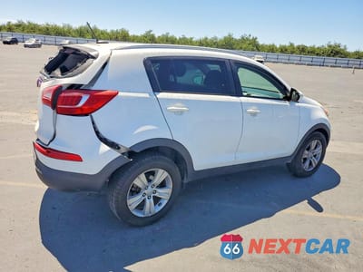 Trzecie zdjęcie samochodu z tyłu: 2011 KIA SPORTAGE LX VIN:KNDPB3A22B7175807 - miniatura
