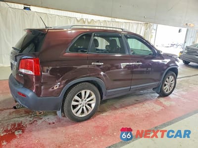 Trzecie zdjęcie samochodu z tyłu: 2011 KIA SORENTO EX VIN:5XYKU4A29BG110997 - miniatura