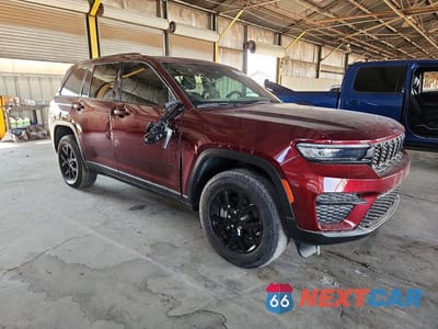 Czwarte zdjęcie samochodu z boku: 2025 JEEP GRAND CHEROKEE LAREDO VIN:1C4RJHAGXSC273561 - miniatura