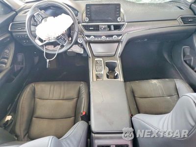 Zdjęcie 8 z 12 samochodu: 2018 HONDA ACCORD TOURING VIN:1HGCV2F92JA051979 - miniatura