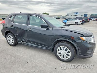 Czwarte zdjęcie samochodu z boku: 2017 NISSAN ROGUE S VIN:JN8AT2MV6HW262180 - miniatura