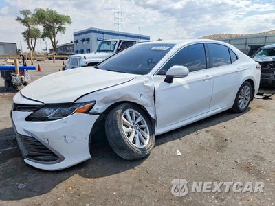 2024 TOYOTA CAMRY LE 4T1C11BKXRU131386 - główne zdjęcie licytacji z USA - miniatura