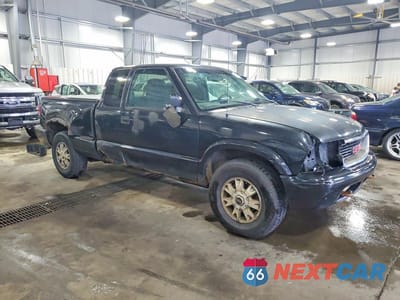 Czwarte zdjęcie samochodu z boku: 2002 GMC SONOMA VIN:1GTDT19W928117344 - miniatura