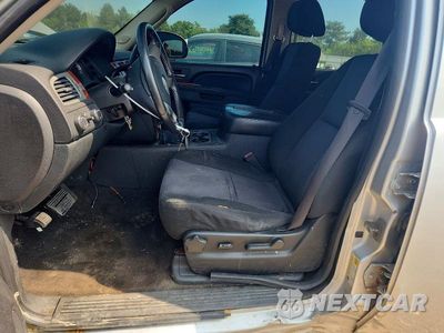 Zdjęcie 7 z 12 samochodu: 2011 GMC YUKON SLE VIN:1GKS2AE00BR200932 - miniatura