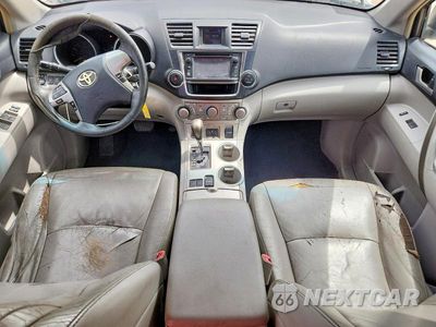 Zdjęcie 8 z 13 samochodu: 2013 TOYOTA HIGHLANDER SE VIN:5TDZK3EH4DS095618 - miniatura