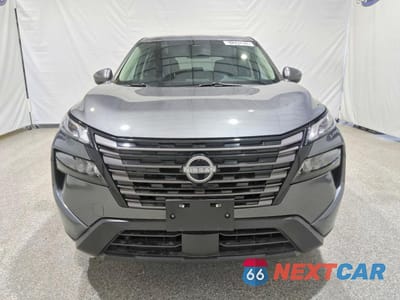 Piąte zdjęcie samochodu w środku: 2026 NISSAN ROGUE SV VIN:5N1BT3BA7TC747603 - miniatura