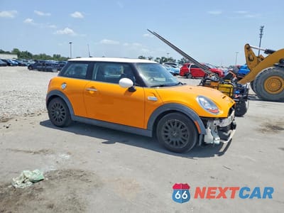 Czwarte zdjęcie samochodu z boku: 2017 MINI COOPER S VIN:WMWXP7C57H3B93820 - miniatura