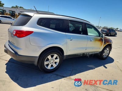 Trzecie zdjęcie samochodu z tyłu: 2011 CHEVROLET TRAVERSE LT VIN:1GNKRGED3BJ302969 - miniatura