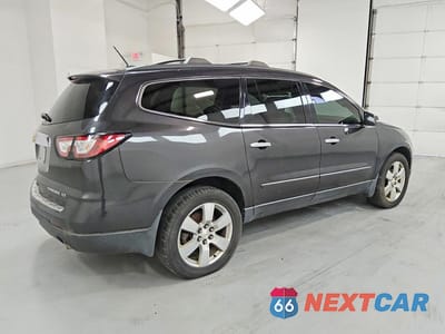 Trzecie zdjęcie samochodu z tyłu: 2015 CHEVROLET TRAVERSE LTZ VIN:1GNKVJKDXFJ307590 - miniatura