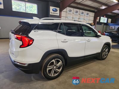 Trzecie zdjęcie samochodu z tyłu: 2020 GMC TERRAIN SLT VIN:3GKALVEV0LL103542 - miniatura
