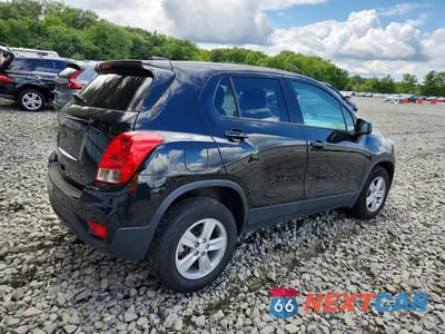 Trzecie zdjęcie samochodu z tyłu: 2022 CHEVROLET TRAX LS VIN:KL7CJNSM5NB552593 - miniatura