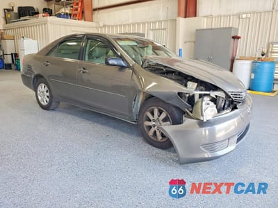 Czwarte zdjęcie samochodu z boku: 2003 TOYOTA CAMRY XLE V6 VIN:4T1BF30K83U552834 - miniatura