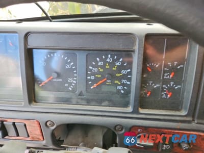 Zdjęcie 9 z 14 samochodu: 2003 VOLVO VN VNL VIN:4V4NC9GH53N346909 - miniatura
