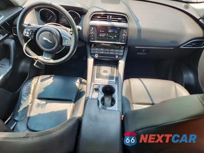 Zdjęcie 8 z 13 samochodu: 2017 JAGUAR F-PACE VIN:SADCS2BV3HA062837 - miniatura