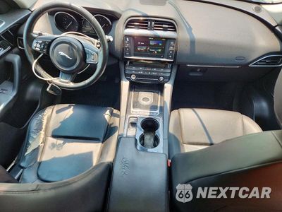 Zdjęcie 8 z 13 samochodu: 2017 JAGUAR F-PACE VIN:SADCS2BV3HA062837 - miniatura