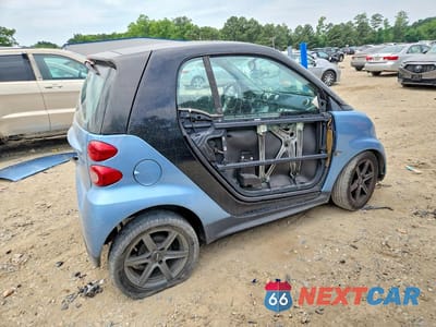 Trzecie zdjęcie samochodu z tyłu: 2013 SMART FORTWO PURE VIN:WMEEJ3BAXDK617007 - miniatura