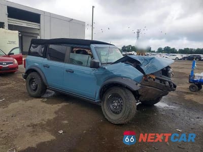 Czwarte zdjęcie samochodu z boku: 2023 FORD BRONCO BASE VIN:1FMDE5BHXPLB29628 - miniatura