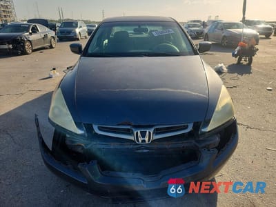 Piąte zdjęcie samochodu w środku: 2005 HONDA ACCORD LX VIN:1HGCM56425A103853 - miniatura