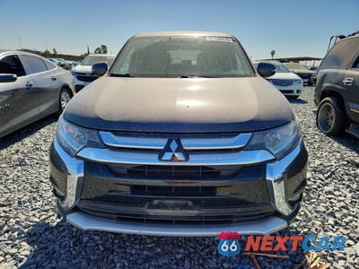 Piąte zdjęcie samochodu w środku: 2016 MITSUBISHI OUTLANDER SE VIN:JA4AD3A38GZ013372 - miniatura