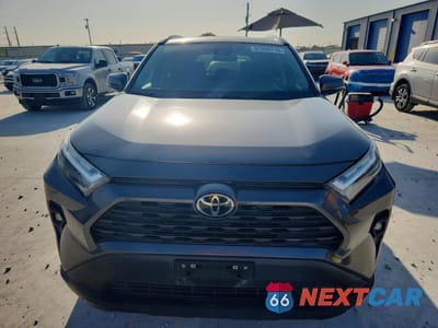 Piąte zdjęcie samochodu w środku: 2022 TOYOTA RAV4 XLE PREMIUM VIN:2T3A1RFV3NC272507 - miniatura