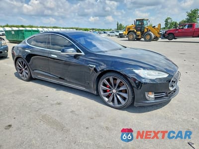 Czwarte zdjęcie samochodu z boku: 2014 TESLA MODEL S VIN:5YJSA1H25EFP64873 - miniatura