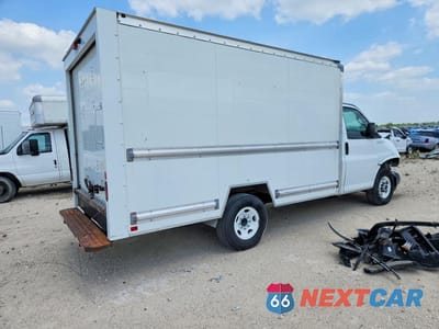 Trzecie zdjęcie samochodu z tyłu: 2022 GMC SAVANA BOX TRUCK VIN:1GD07RFP8N1165179 - miniatura