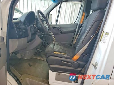 Zdjęcie 7 z 13 samochodu: 2014 MERCEDES-BENZ SPRINTER 2500 DELIVERY VAN VIN:WD3PE8DE4E5897381 - miniatura