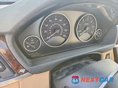 Zdjęcie 9 z 12 samochodu: 2014 BMW 328 D VIN:WBA3D3C5XEK156338 - miniatura