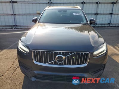 Piąte zdjęcie samochodu w środku: 2022 VOLVO XC90 T5 MOMENTUM VIN:YV4102PK5N1849319 - miniatura